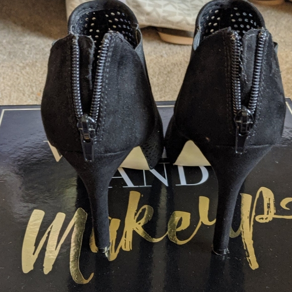 Open toe heels - Picture 2 of 3